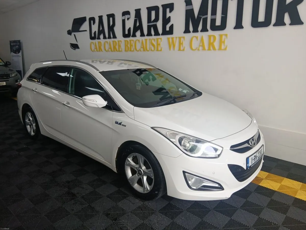 Hyundai i40 1.7 Crdi Style BLU Driv 5DR - Image 2