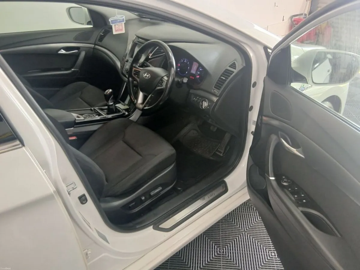 Hyundai i40 1.7 Crdi Style BLU Driv 5DR - Image 6