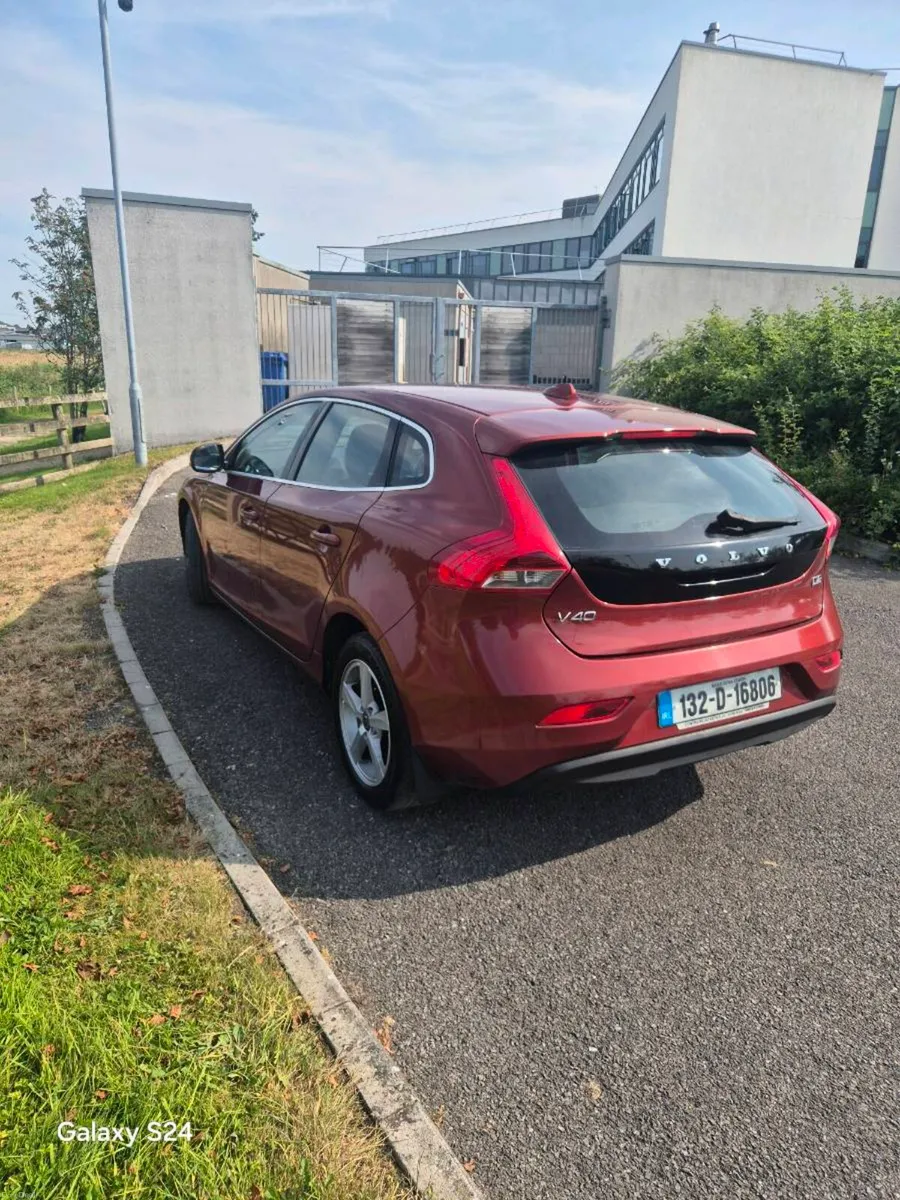 VOLVO V40 DIESEL - Image 4