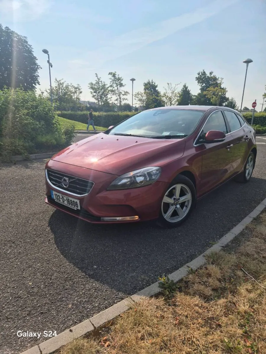 VOLVO V40 DIESEL - Image 2