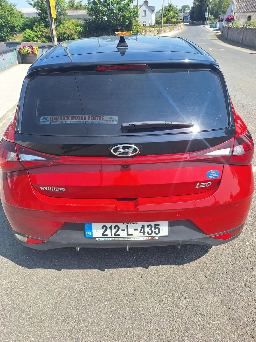 Hyundai i20 2021 two tone - Image 3