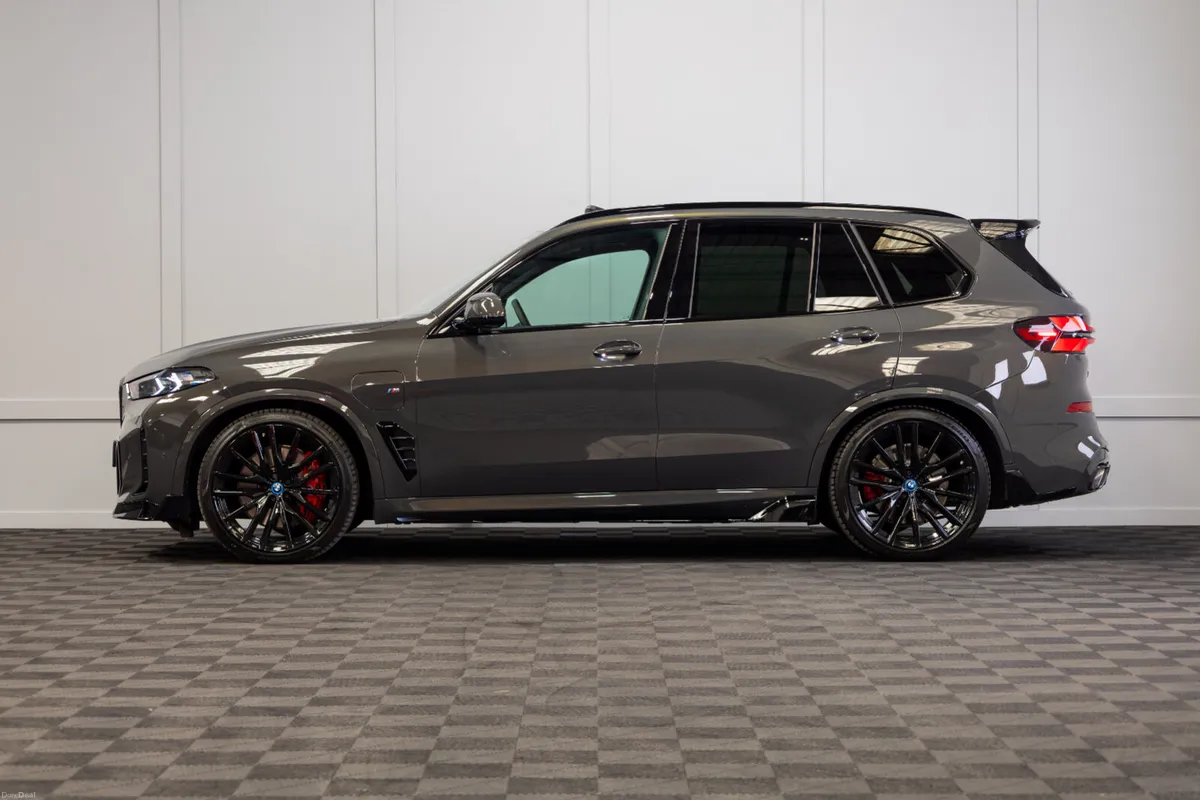 2025 BMW X5 X-Drive 50e M-Sport - Image 3
