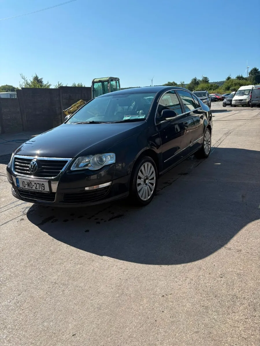 Volkswagen Passat 2010 - Image 1