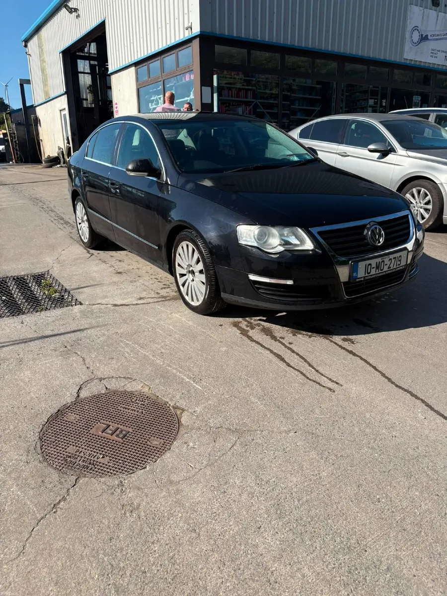 Volkswagen Passat 2010 - Image 2