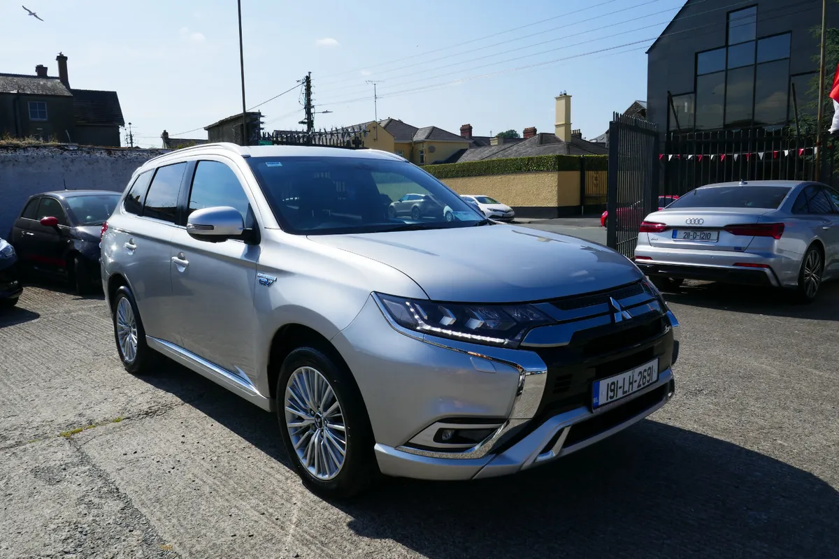 191, MITSUBISHI OUTLANDER 2.4 4H PHEV 221BHP 5 5DR - Image 1