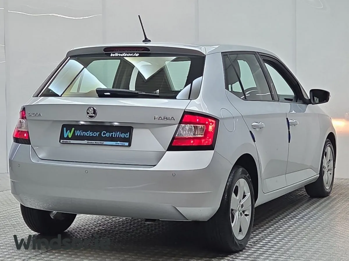 Skoda Fabia  1.0 MPI SE 5DR - Image 2