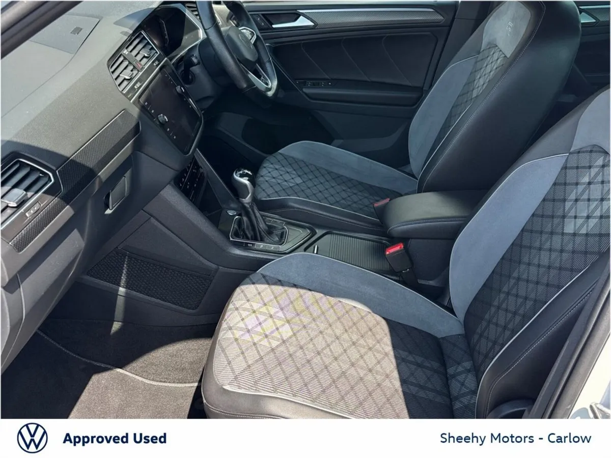 Volkswagen Tiguan 2.0TDI RLINE 5DR - Image 4