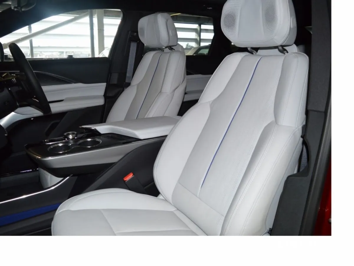 Cadillac Lyriq 600 E4 Sport - Image 6