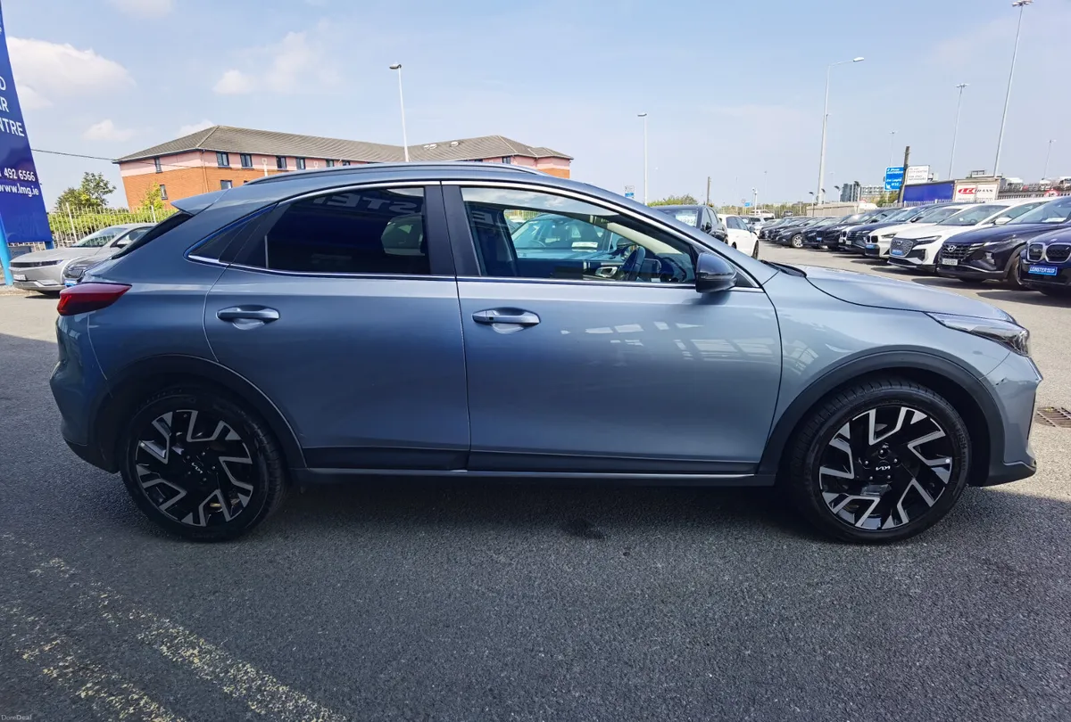 KIA XCEED 1.6 AUTOMATIC PETROL PLUG-IN HYBRID - Image 4