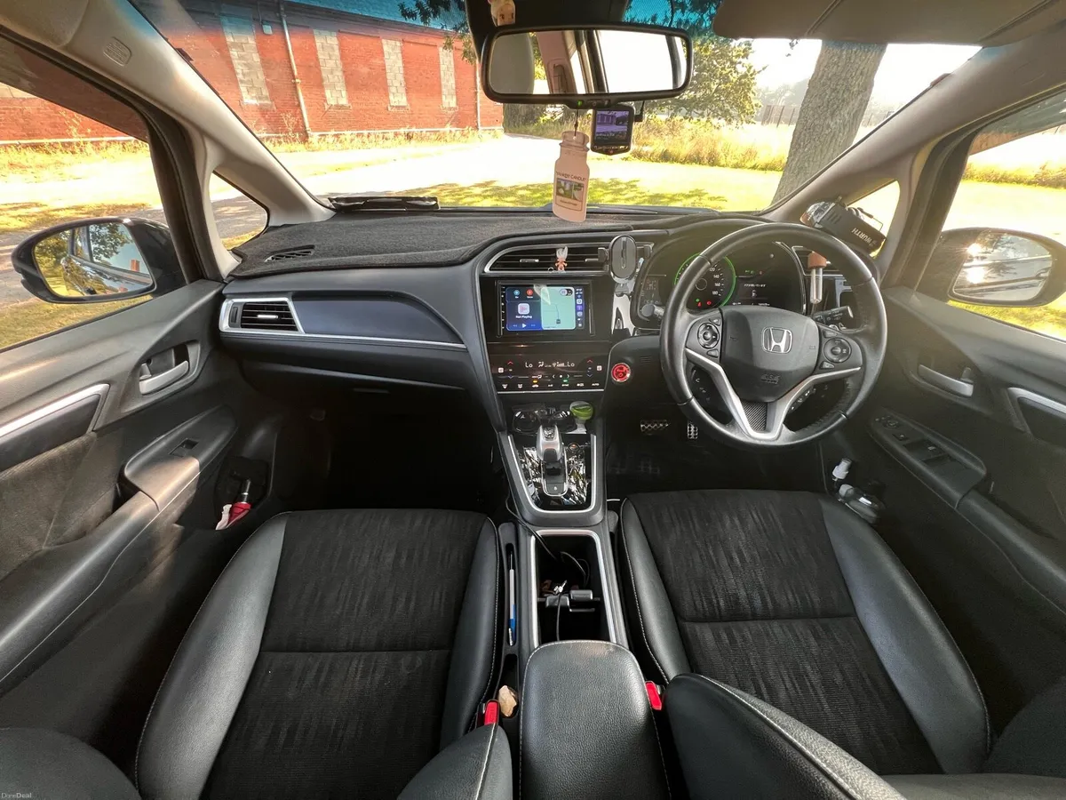 Honda Shuttle Hybrid X sensing model (Top Spec) - Image 5