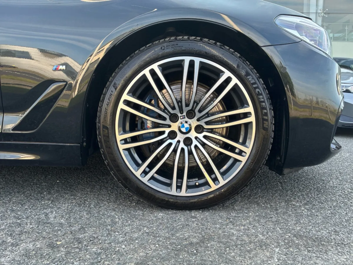BMW 5-Series 2020 BMW 530e *M SPORT* - Image 5