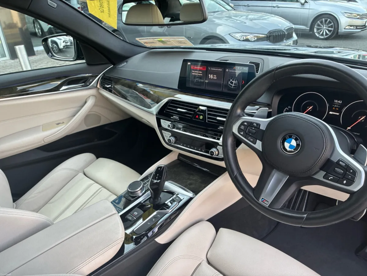 BMW 5-Series 2020 BMW 530e *M SPORT* - Image 6