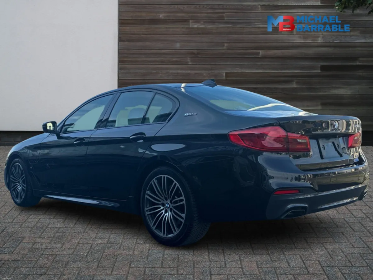 BMW 5-Series 2020 BMW 530e *M SPORT* - Image 3
