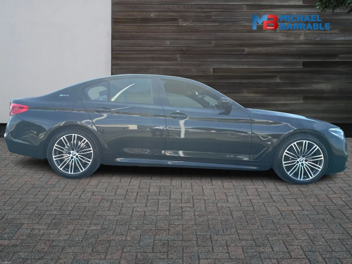 BMW 5-Series 2020 BMW 530e *M SPORT* - Image 4