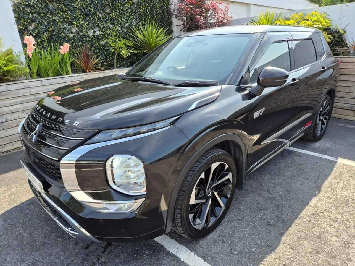 Mitsubishi Outlander 2.4 PVEV / 7 SEATER / EXCEED - Image 2