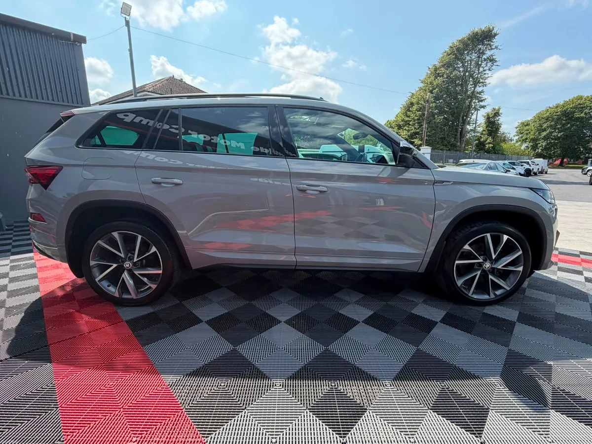 (221) Škoda Kodiaq Sportline - Pano Sun Roof - Image 4