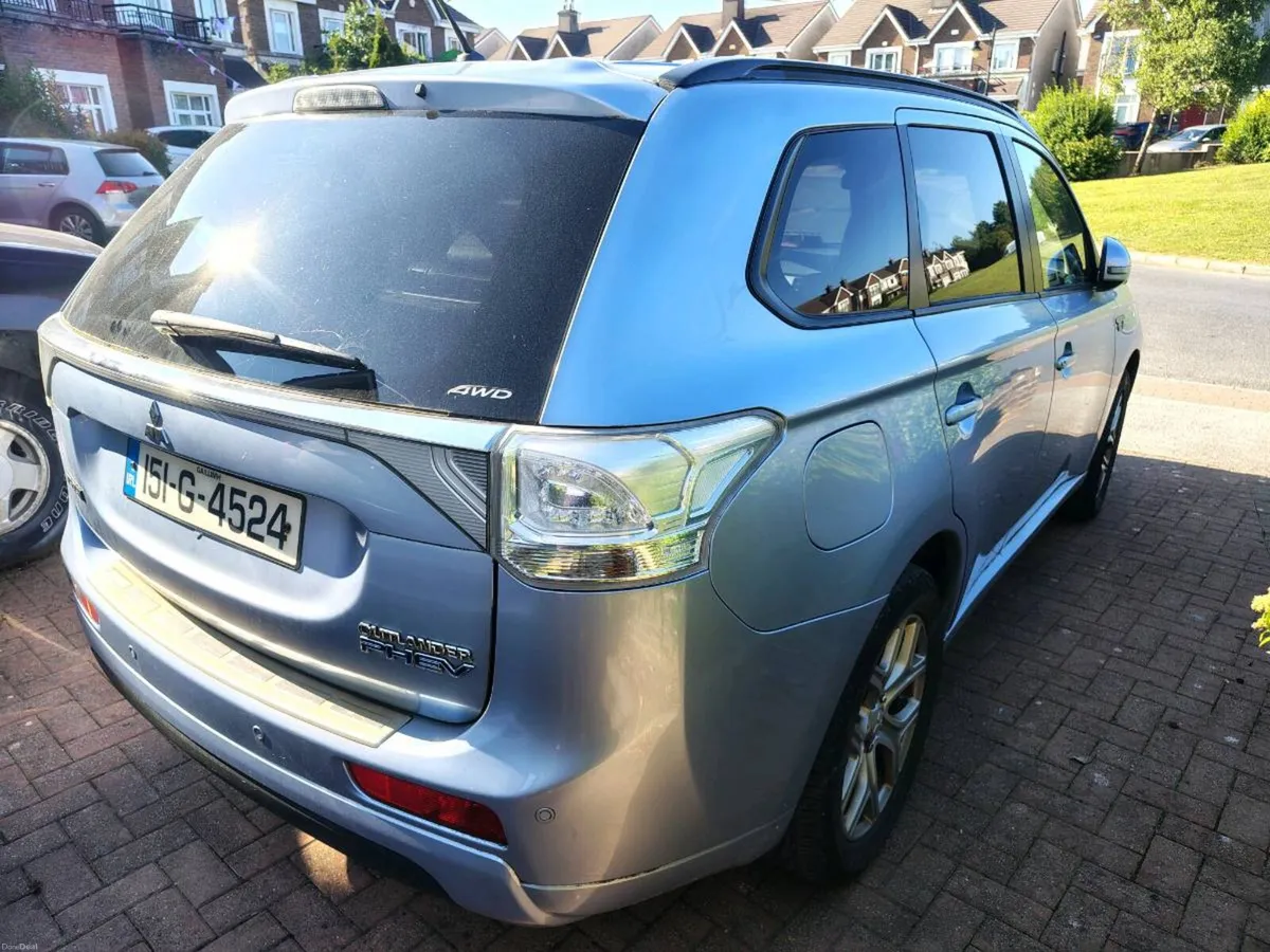 Mitsubishi Outlander PHEV 2015 - Image 4