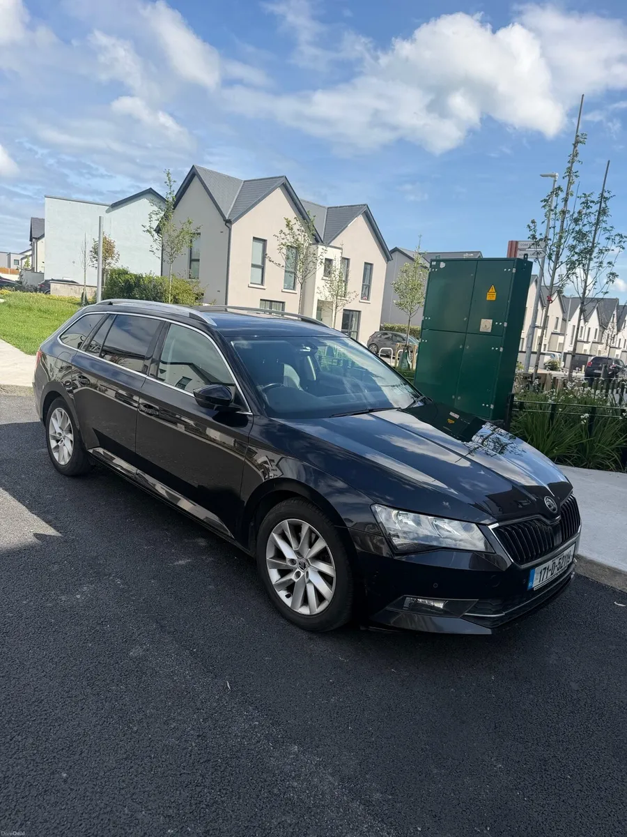 Skoda Superb 2.0 TDi estate - Image 2