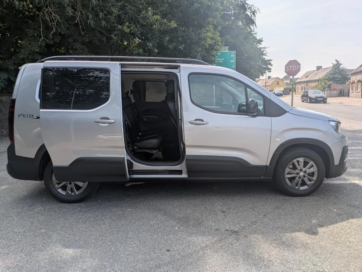 Wheelchair-AccessiblePeugeot Rifter 7 Seats taxi - Image 5