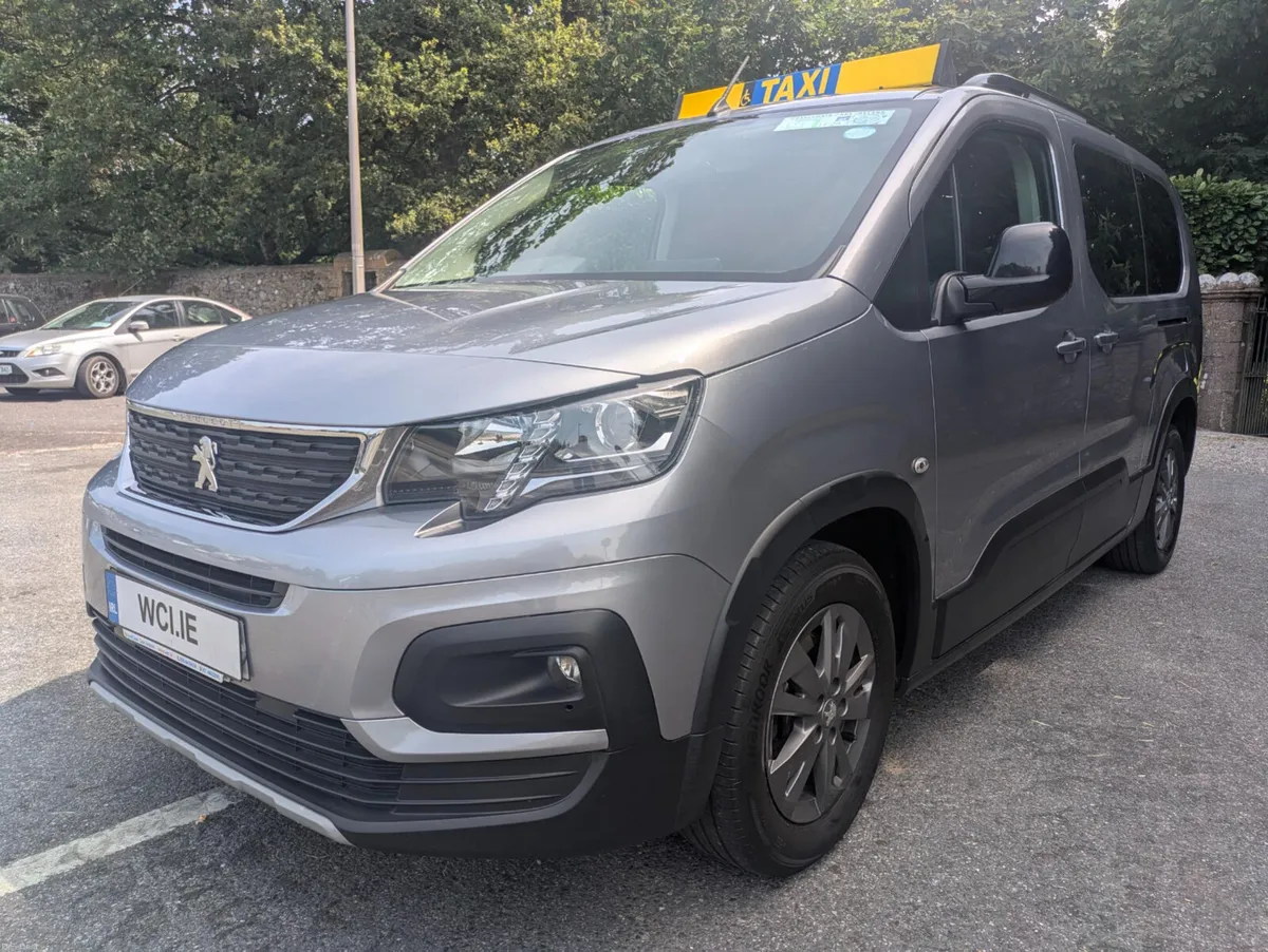 Wheelchair-AccessiblePeugeot Rifter 7 Seats taxi - Image 3