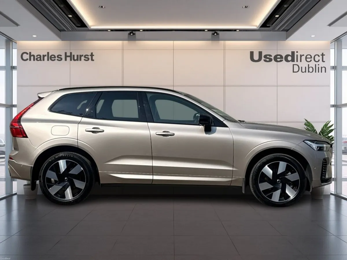 Volvo XC60 T6 AWD PHEV Plus Dark - Image 3