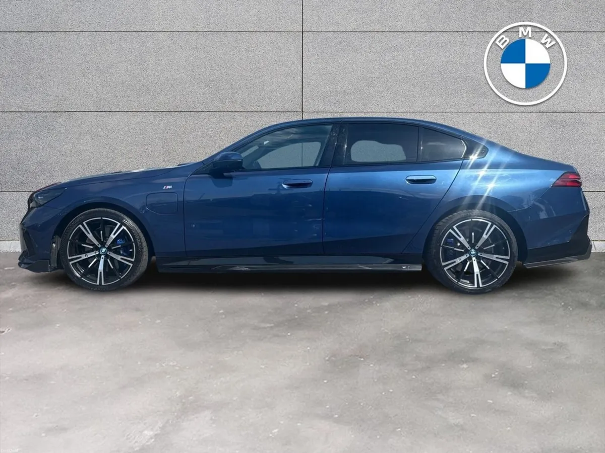 BMW 5-Series 550e xDrive M Sport - Image 3