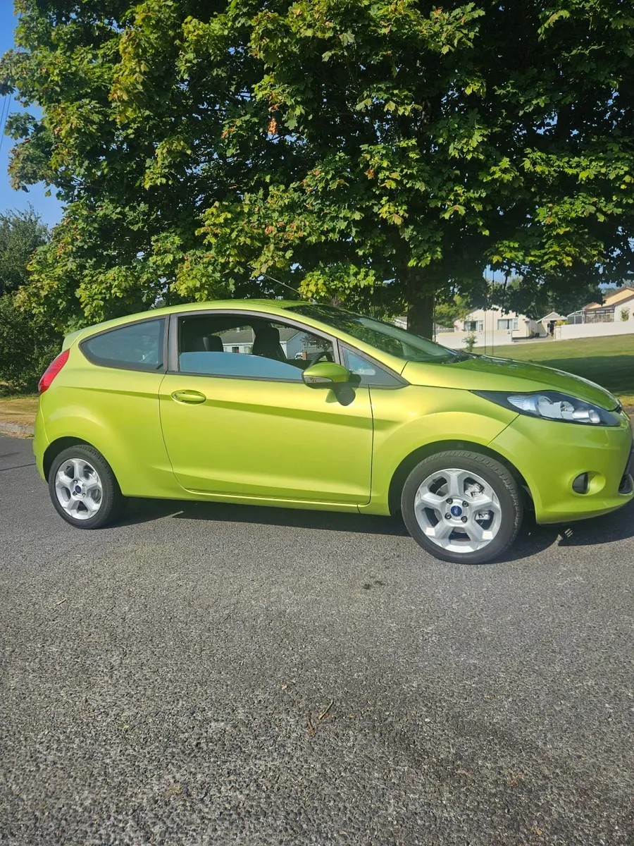 Ford Fiesta 2011 - Image 2