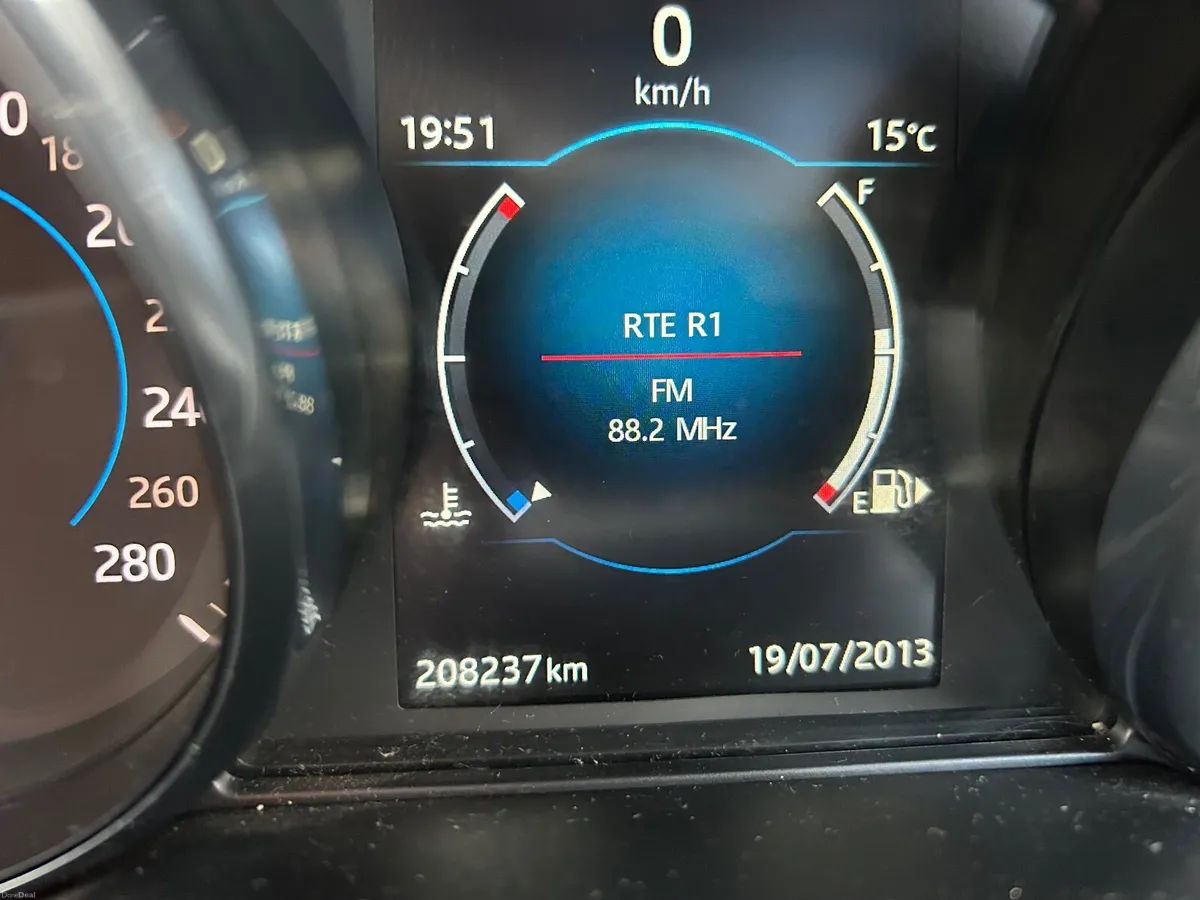 Jaguar XE 2016 - Image 5