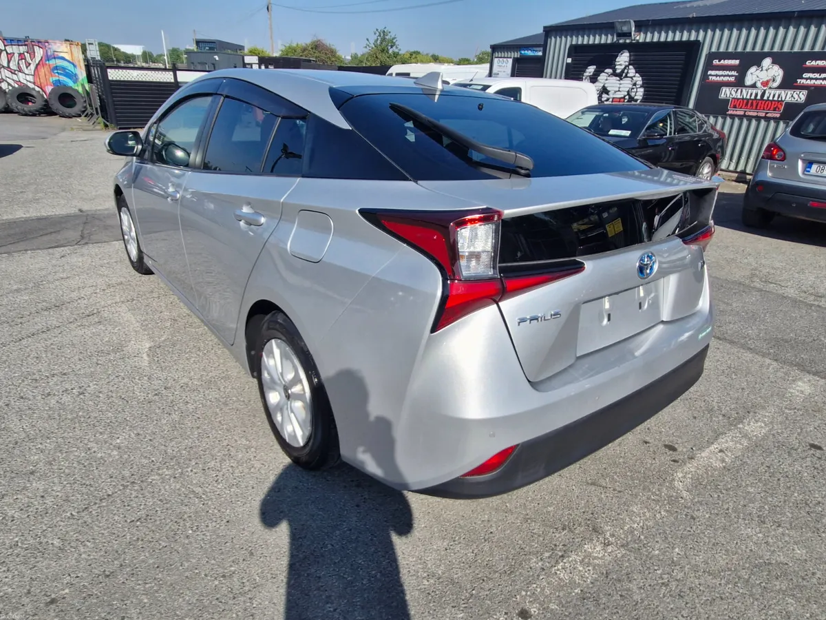 2023 Toyota Prius 1.8L Hybrid Low Miles Automatic - Image 3