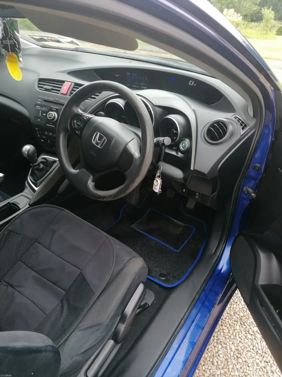 Honda Civic 2012 - Image 2