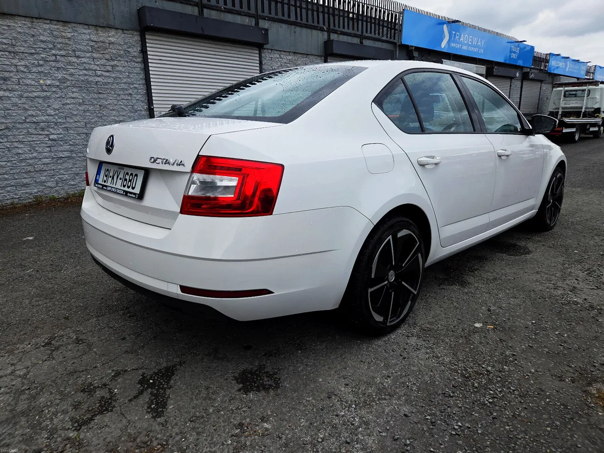 191 SKODA OCTAVIA New NCT Warranty AS NEW CAR - Image 5