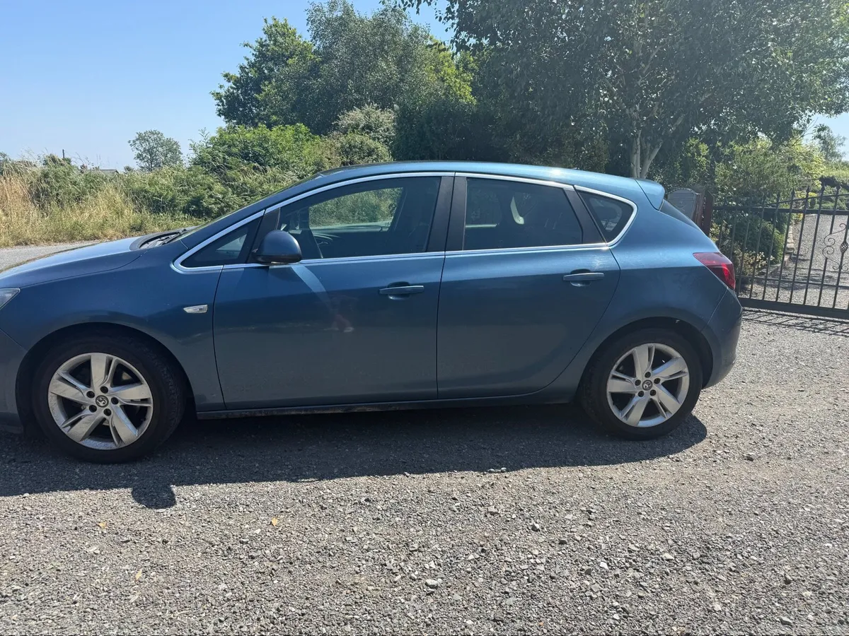 Vauxhall Astra 2013 - Image 1