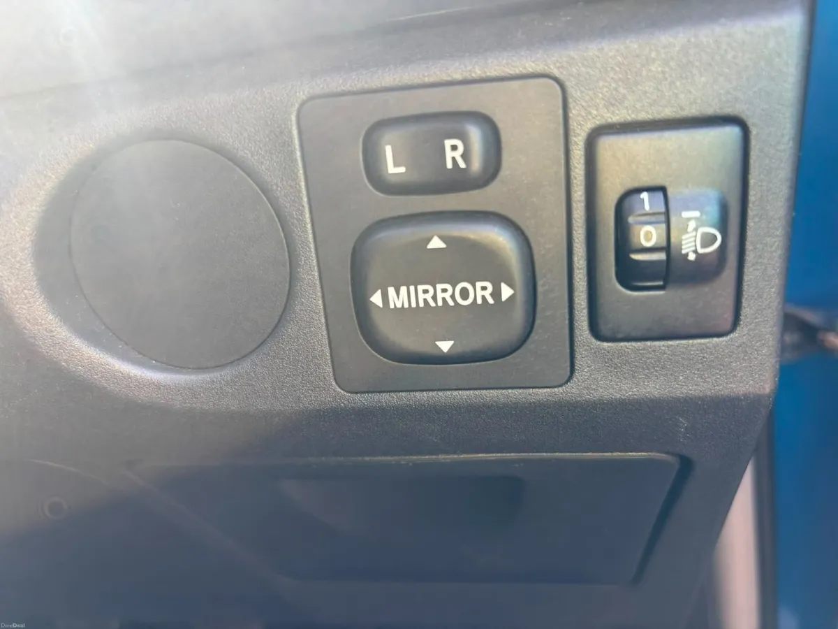 Toyota Yaris 2010 - Image 3