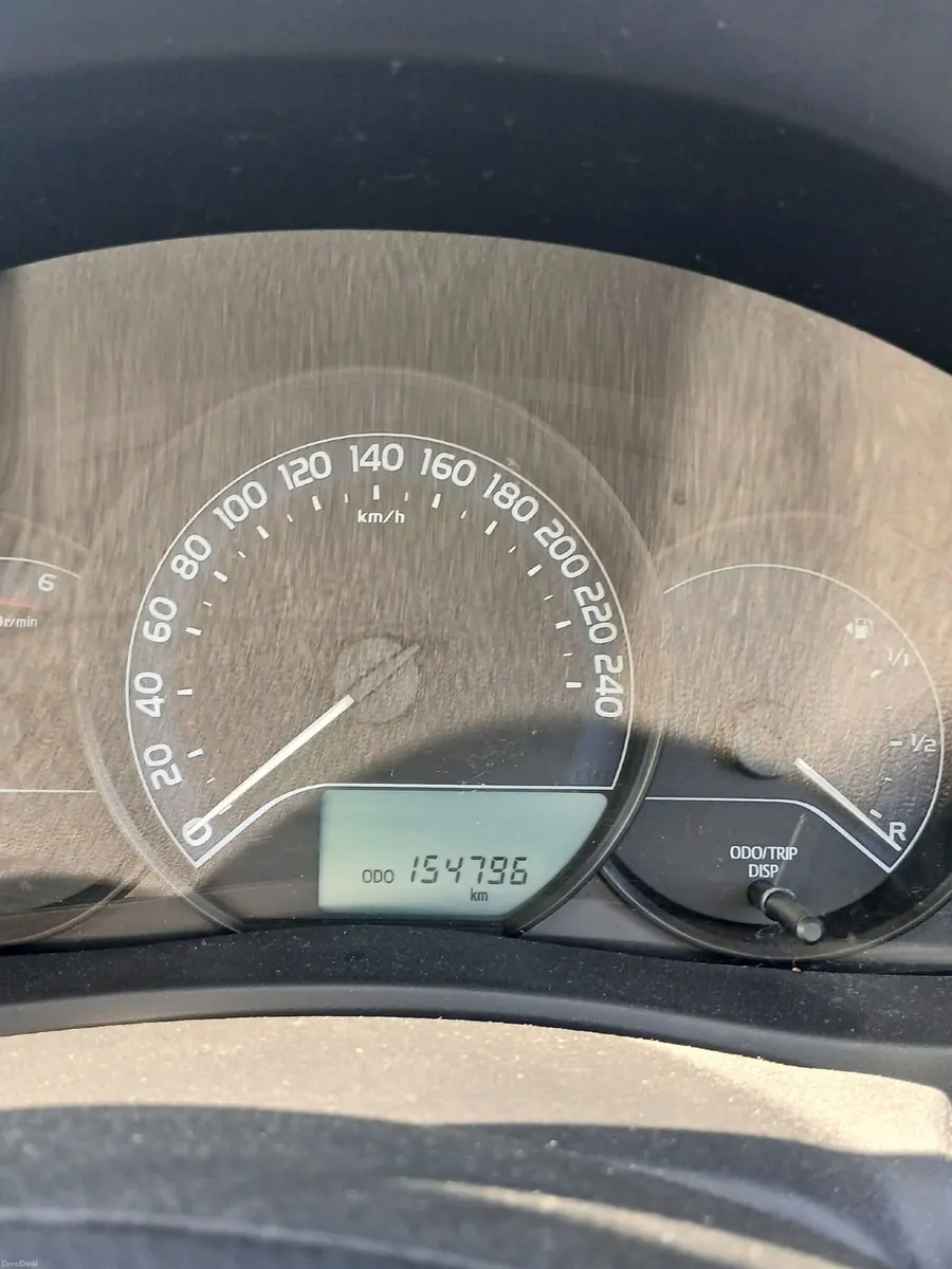 Toyota Auris 2016 - Image 2