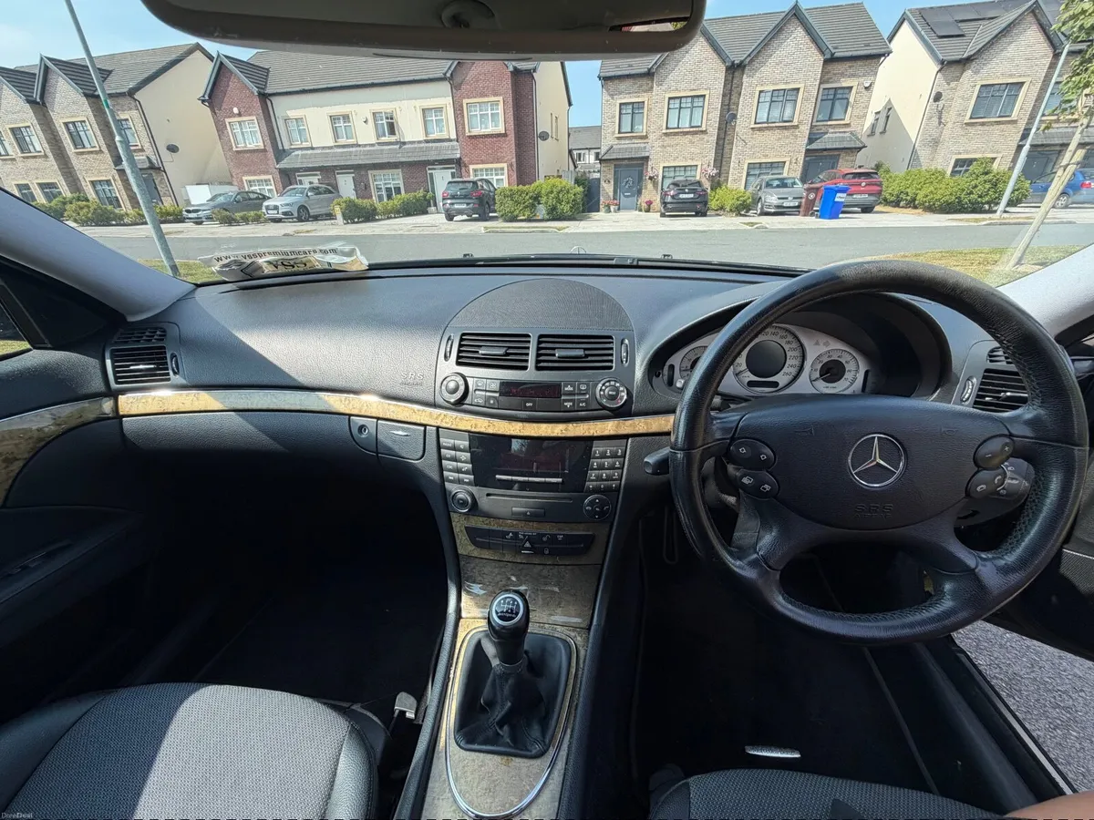 Mercedes-Benz E-Class 2007 - Image 2