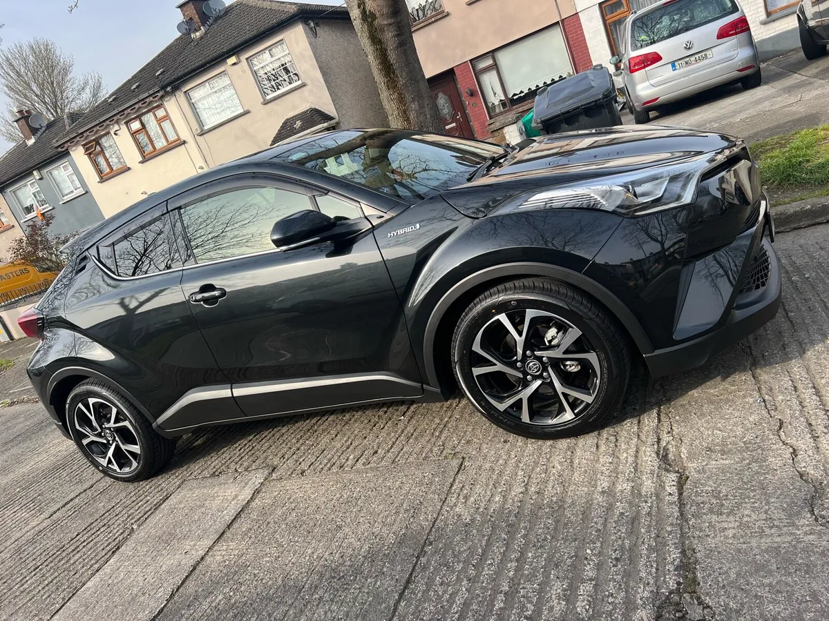 191 Toyota CHR - Image 4