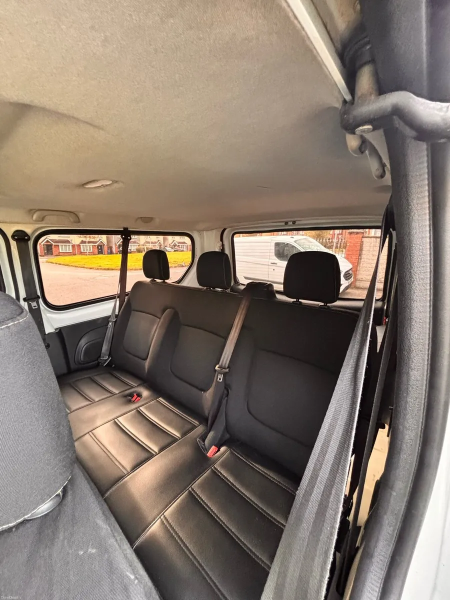 Mini Bus - Image 4