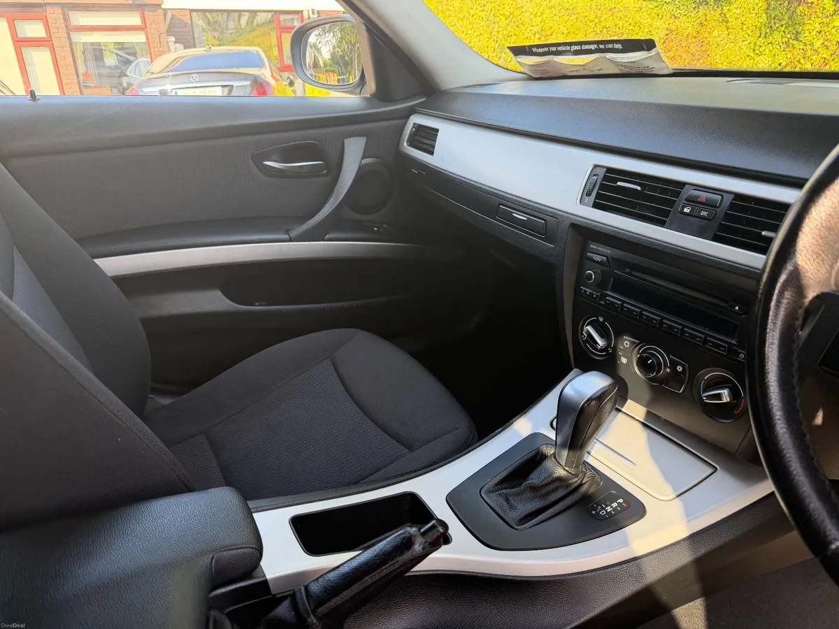 BMW 3-Series 2009 - Image 3