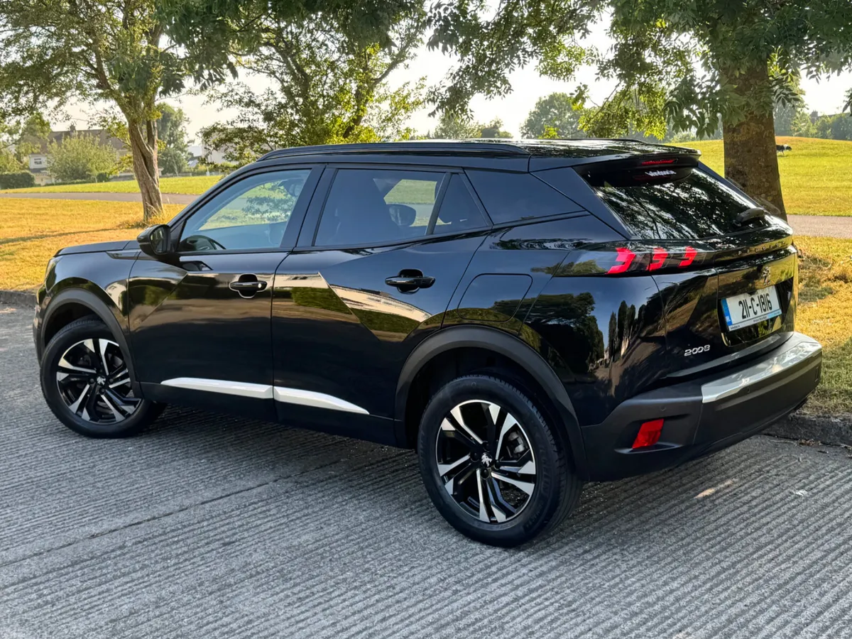 211 PEUGEOT  2008 ALLURE 1.2 PETROL - Image 4