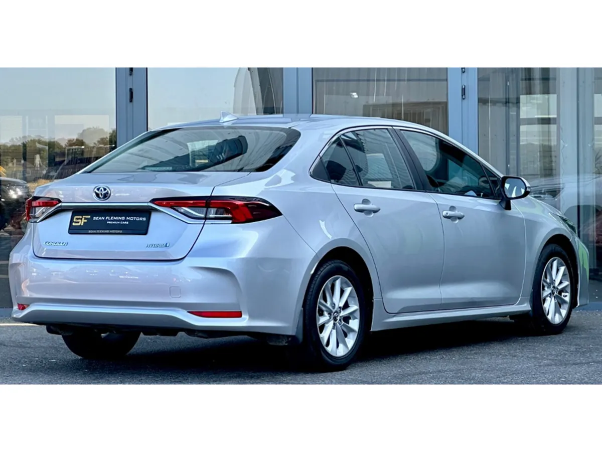 Toyota Corolla LUNA SAL 4DR AUTO HYBRID - Image 3