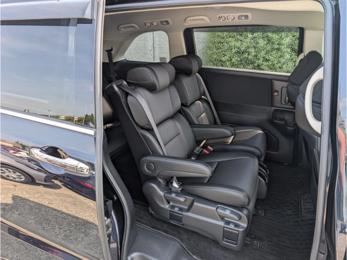 Honda Odyssey ABOLSUTE 7 SEATER AUTOMATIC HYBRID 2 - Image 4