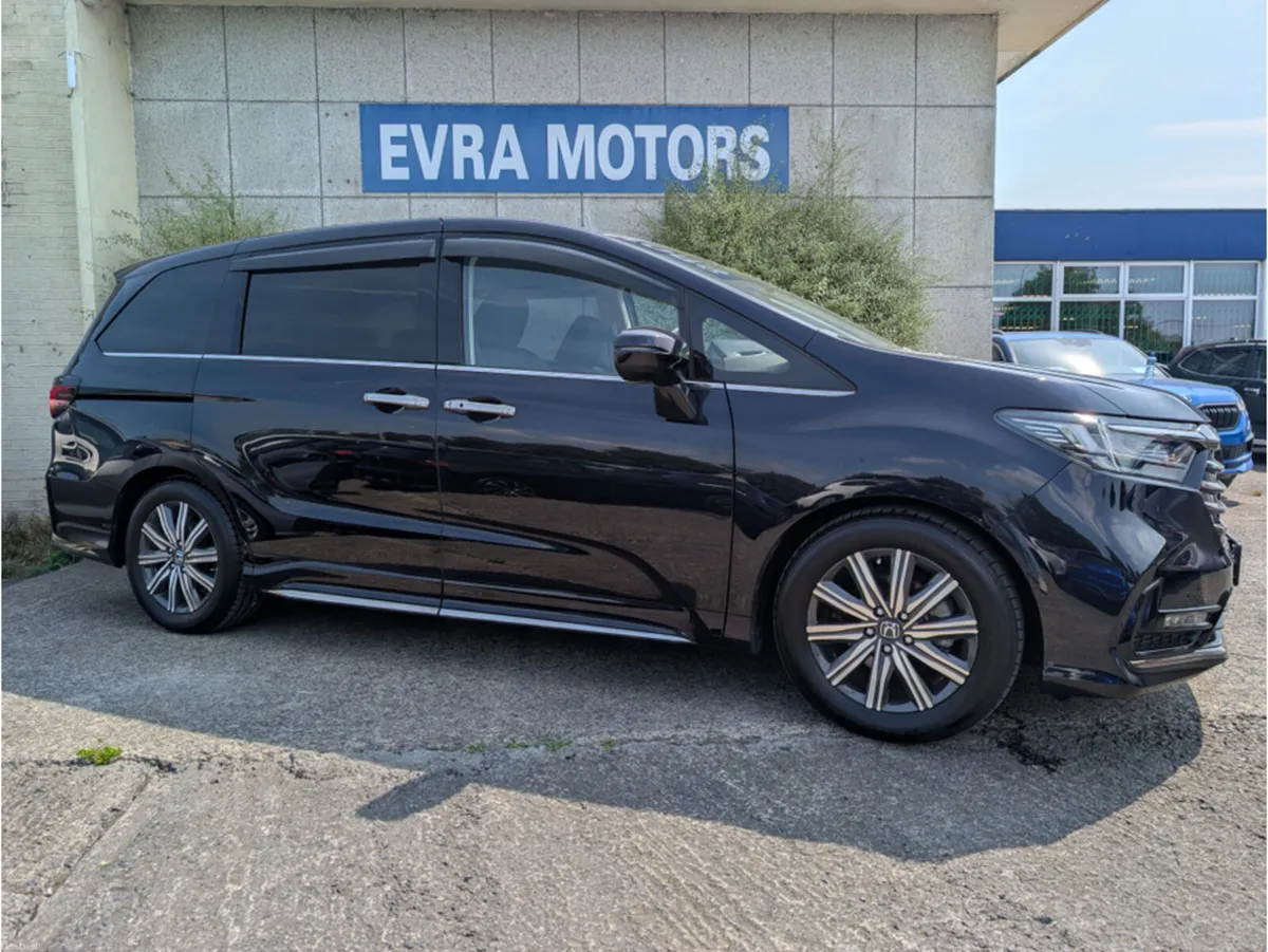 Honda Odyssey ABOLSUTE 7 SEATER AUTOMATIC HYBRID 2 - Image 3