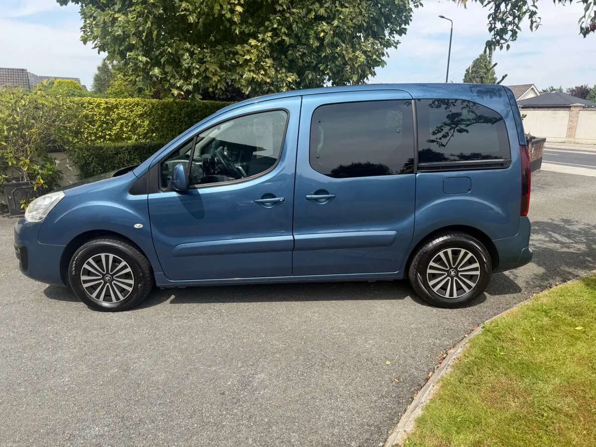 2017 Peugeot Partner Tepee AUTOMATIC low kilometre - Image 2