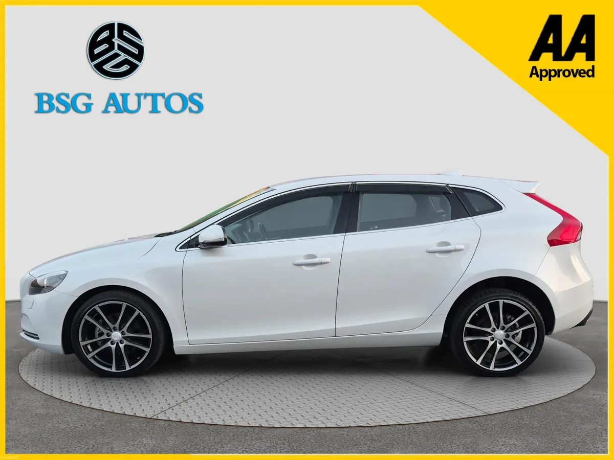 2014 VOLVO V40 T4 1.6 PETROL AUTOMATIC - Image 5