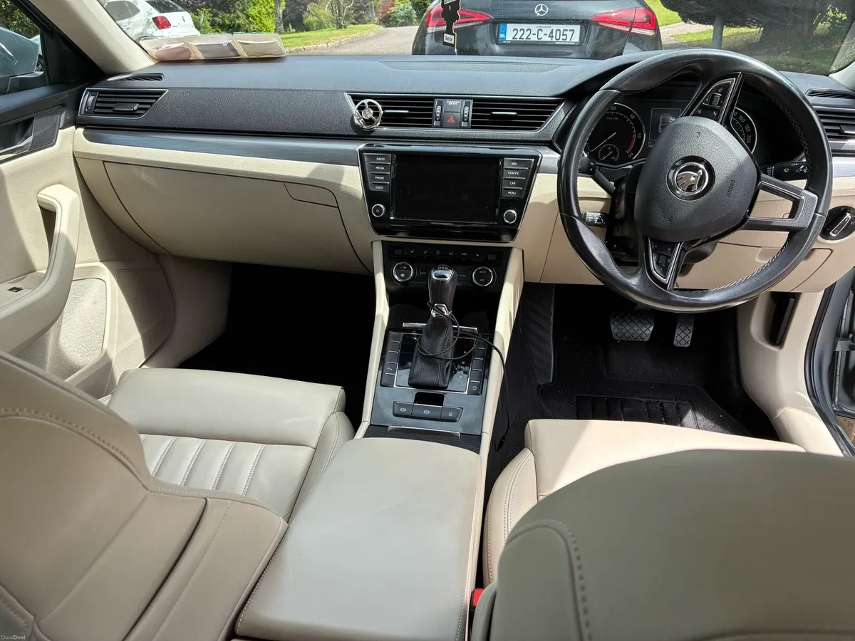 Skoda Superb Style 2.0 TDI 150 BHP DSG 4 DR AUTO - Image 3