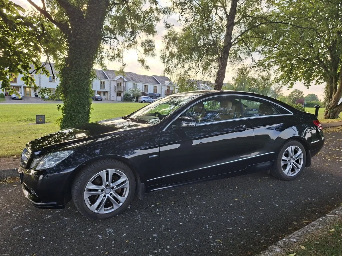 Mercedes-Benz E-Class 2011 - Image 4