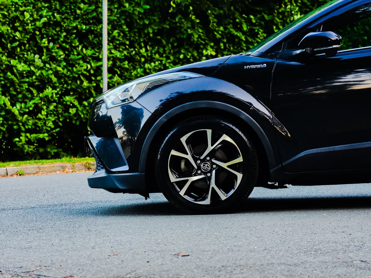2017 Toyota C-HR 1.8 Petrol Hybrid Leather Package - Image 4