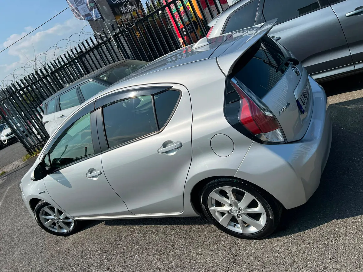 2016 TOYOTA AQUA 1.5 HYBRID - Image 5