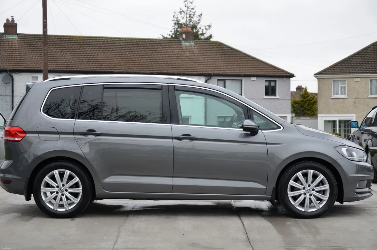 **LOW MILEAGE** Volkswagen Touran Highline 2019 - Image 6
