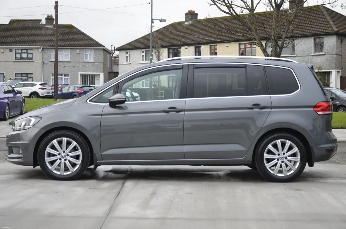 **LOW MILEAGE** Volkswagen Touran Highline 2019 - Image 2